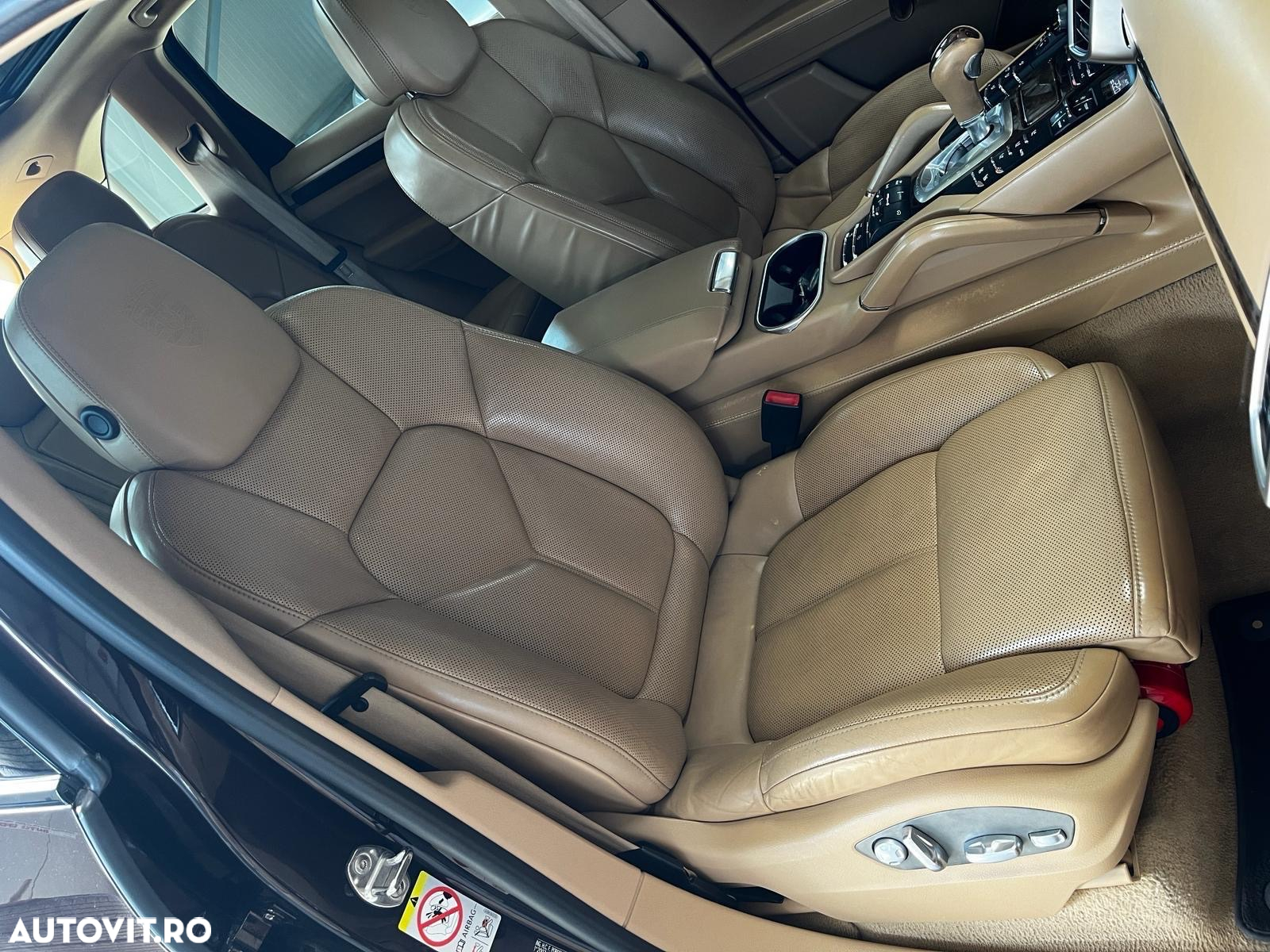 Porsche Cayenne 3.0 L - 12