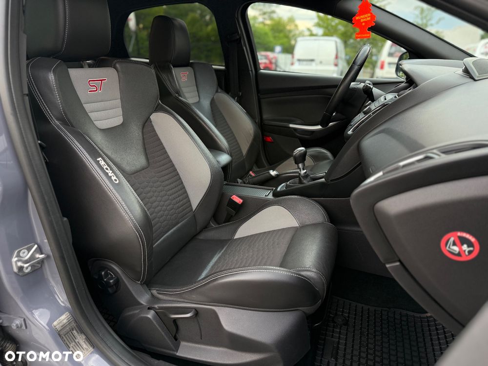 Ford Focus 2.0 EcoBoost ST - 20