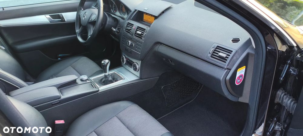 Mercedes-Benz Klasa C 180 Kompressor Avantgarde - 17