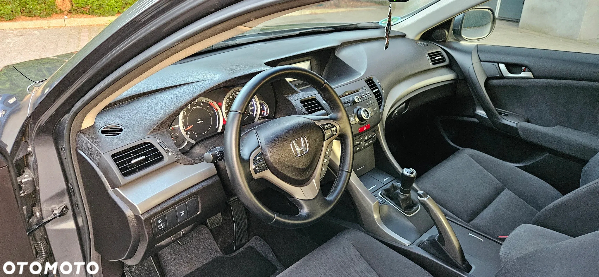 Honda Accord 2.0 Elegance 50 Jahre Edition - 6