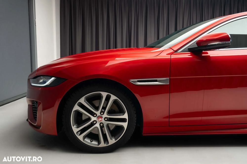 Jaguar XE 2.0 AWD Portfolio - 7