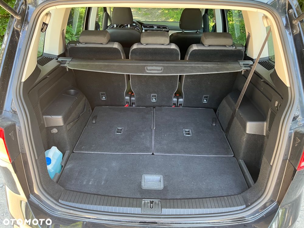 Volkswagen Touran - 27