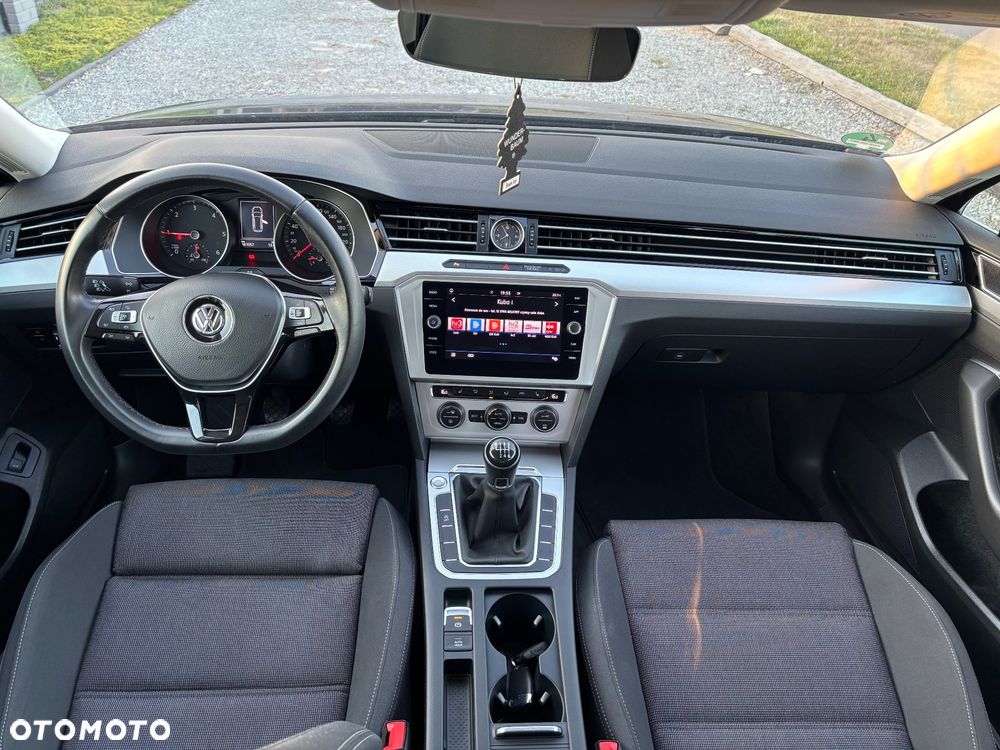 Volkswagen Passat - 13