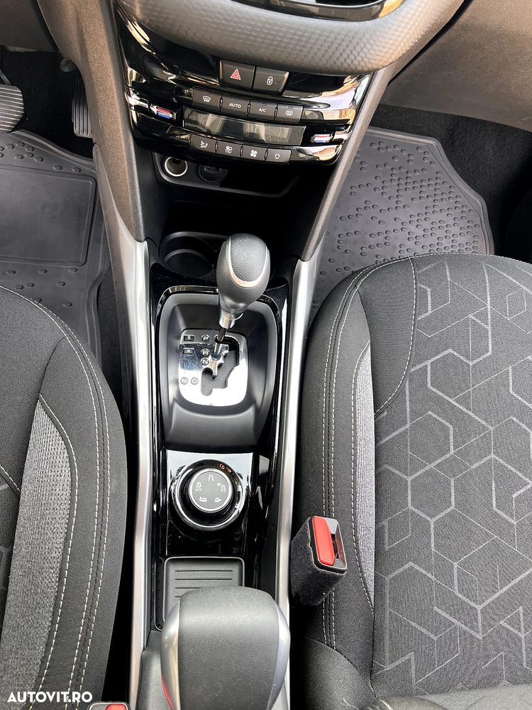 Peugeot 2008 1.2 L PureTech STT EAT8 Allure - 13
