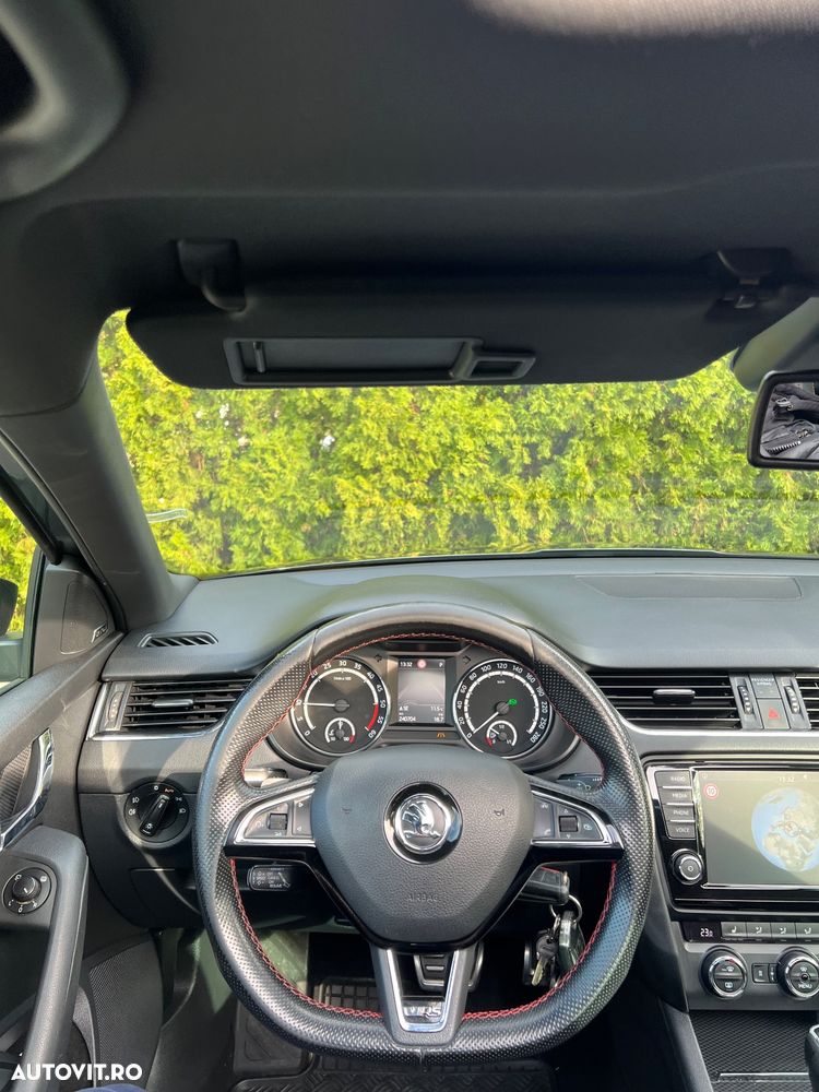Skoda Octavia Combi 2.0 TDI 4x4 DSG RS - 16