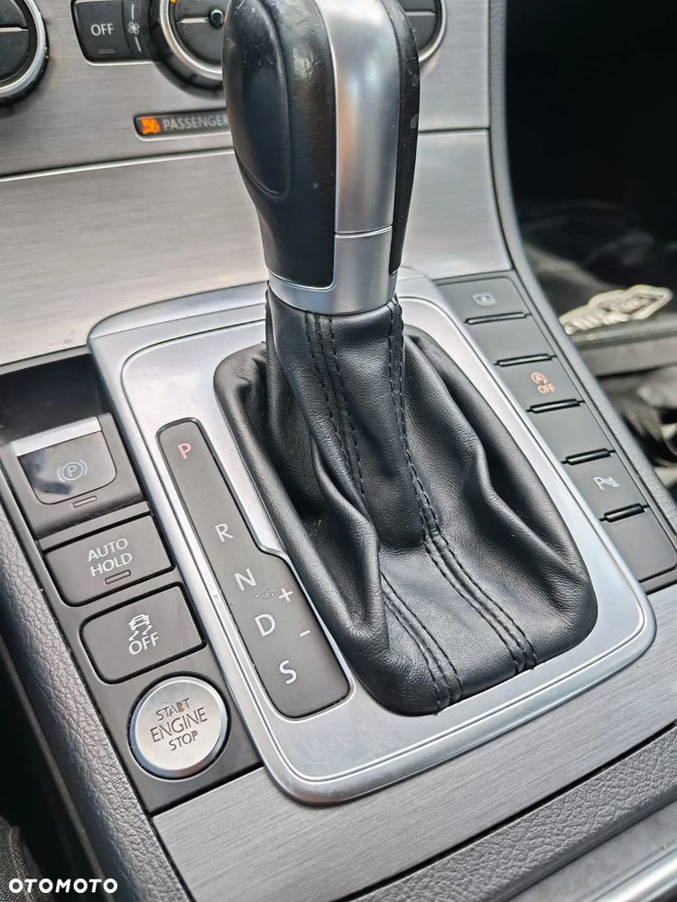 Volkswagen Passat 2.0 TDI Comfortline R-Style DSG - 24