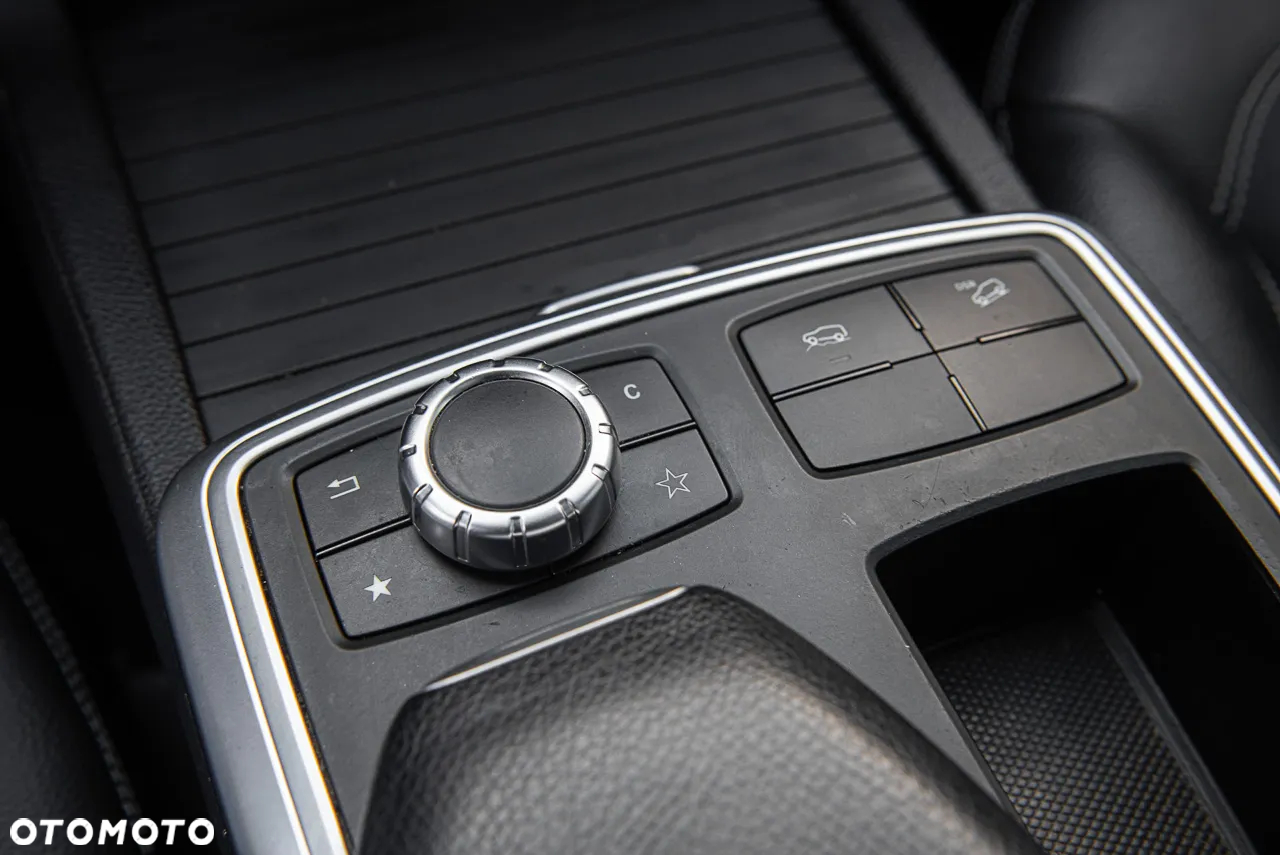 Mercedes-Benz ML 350 BlueTec 4-Matic - 28