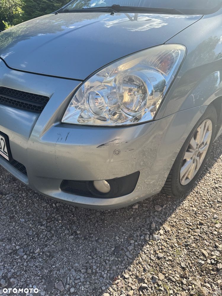 Toyota Corolla Verso 2.2 D-4D - 4