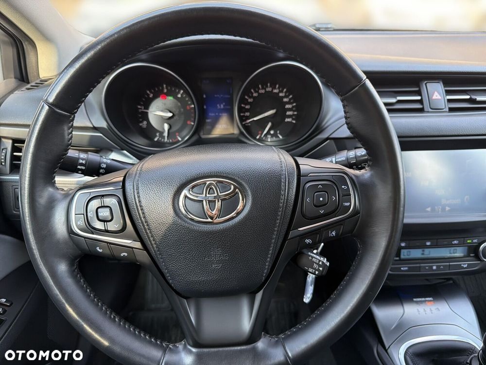 Toyota Avensis 2.0 D-4D Premium - 24