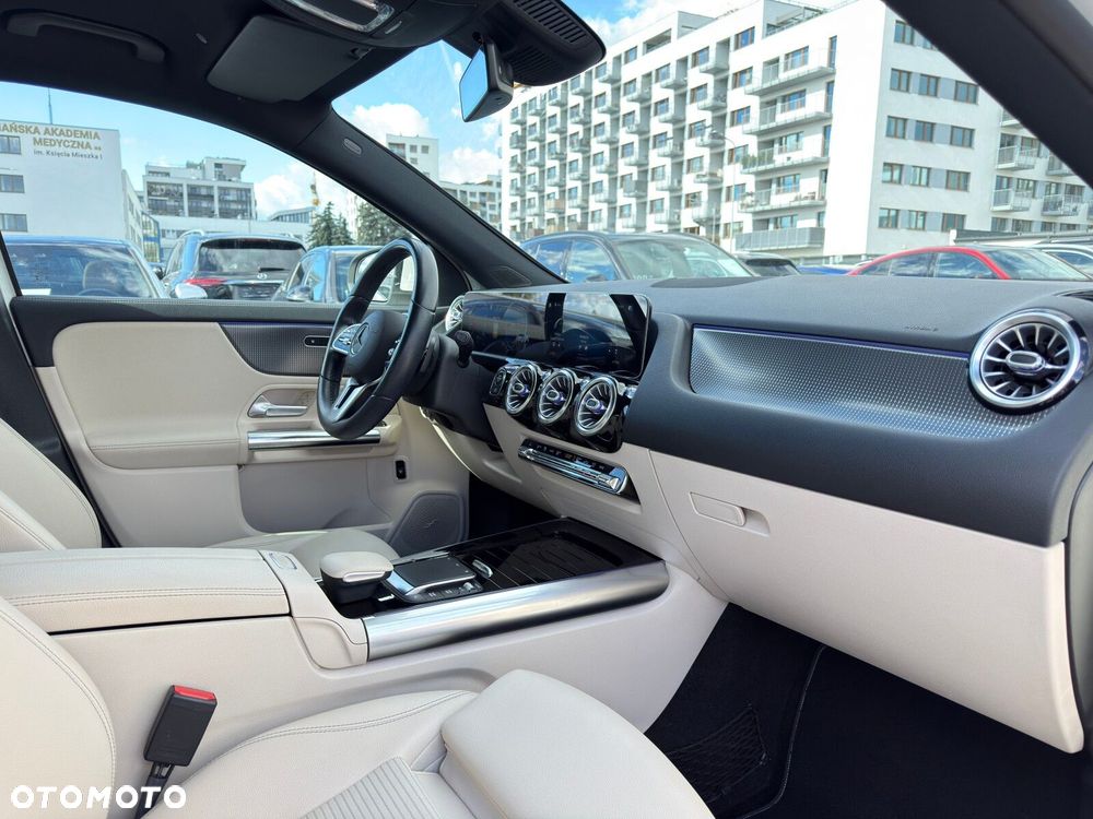 Mercedes-Benz GLA 200 Progressive - 23