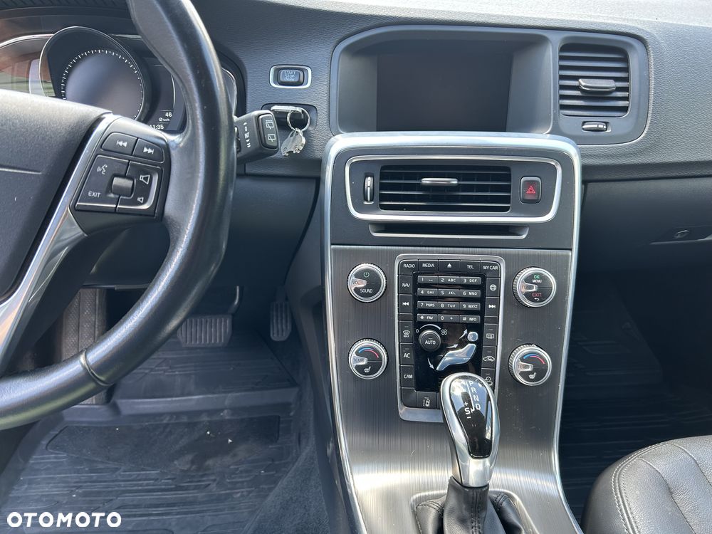 Volvo V60 Cross Country - 18