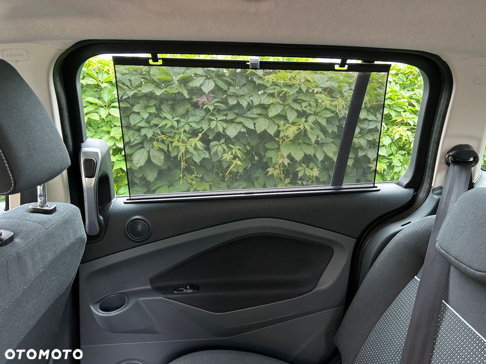 Ford Grand C-MAX 1.6 EcoBoost Titanium - 25