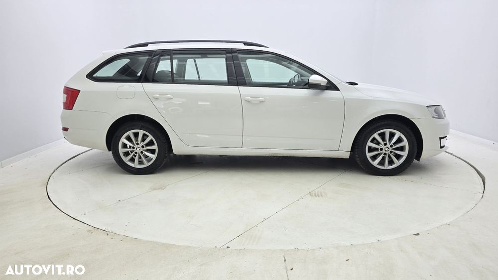 Skoda Octavia 1.6 TDI DSG Ambition - 5