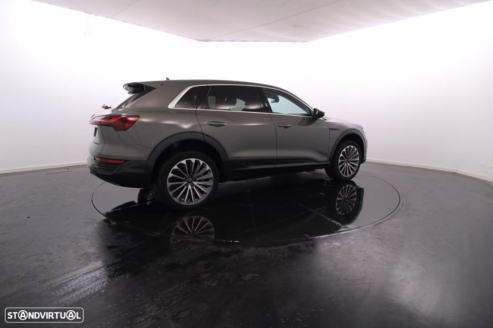Audi Q8 e-Tron 55 quattro Advanced - 8