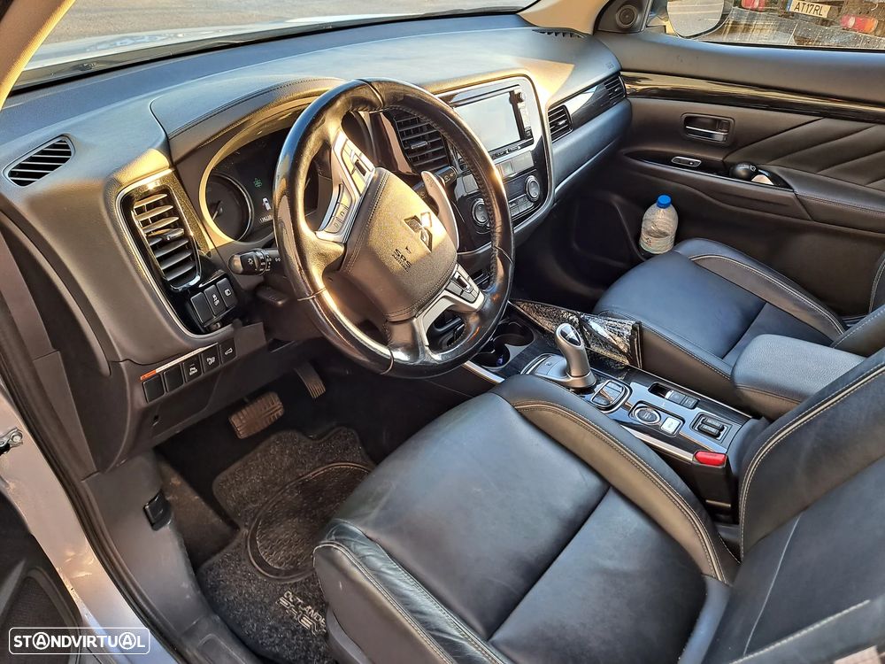 Mitsubishi Outlander - 8