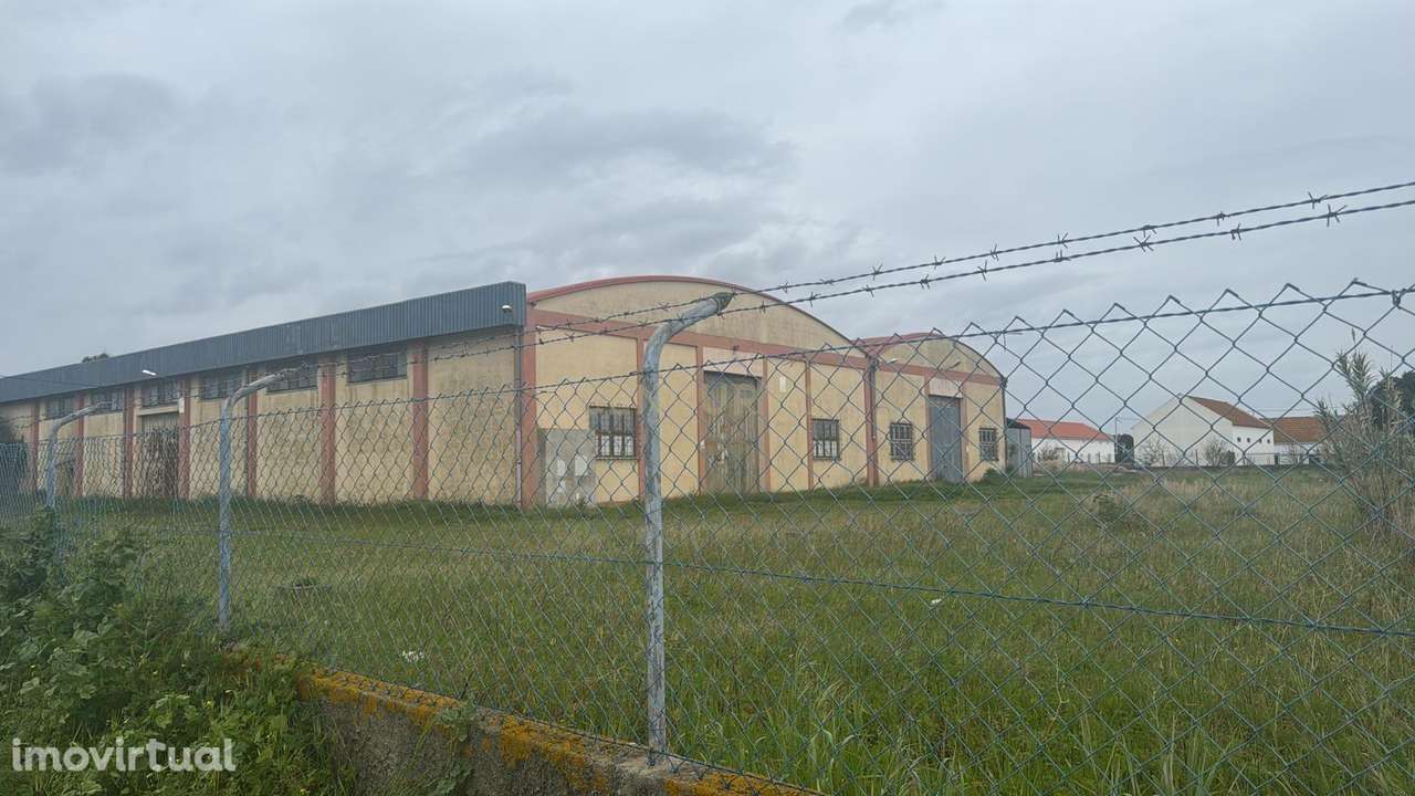 Moita, ARMAZEM com 5530 m2 urbanos, 2 armazéns, ótima localização para - Grande imagem: 2/6