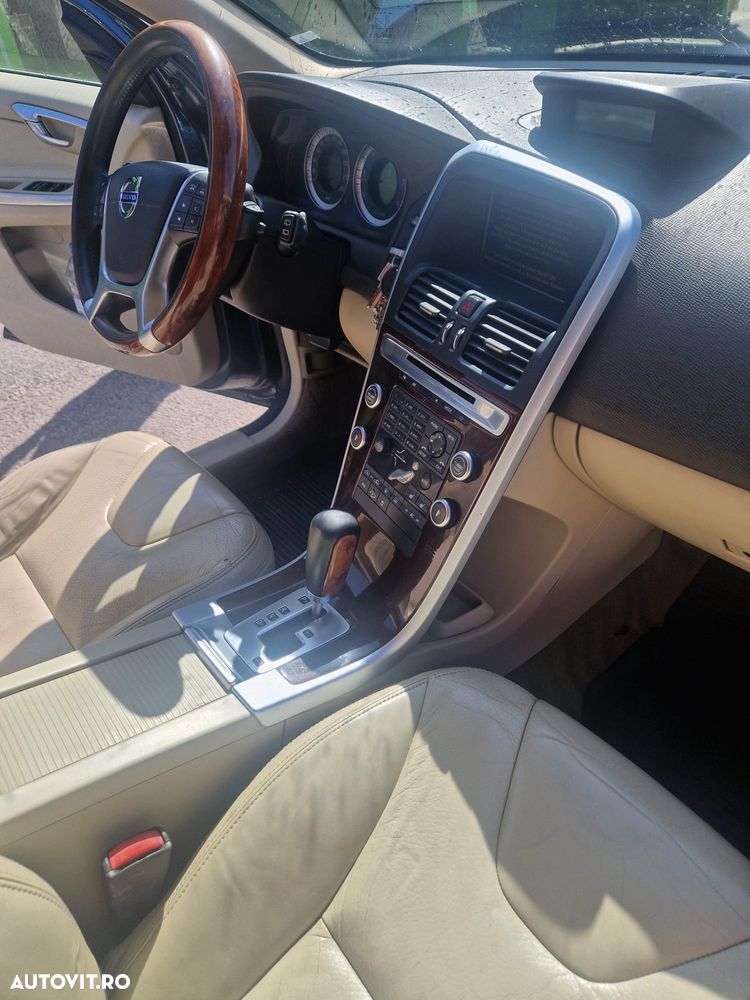 Volvo XC 60 2.4D AWD Momentum - 5