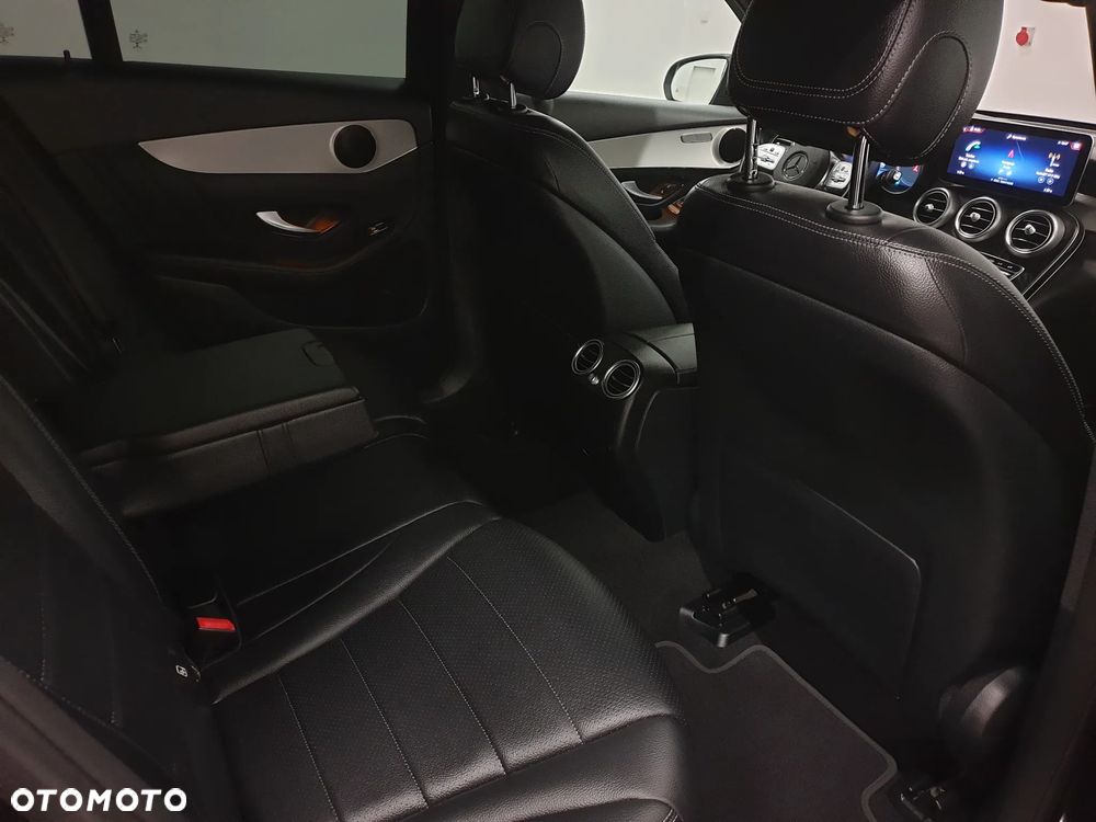 Mercedes-Benz GLC 300 de 4Matic 9G-TRONIC AMG Line Plus - 28