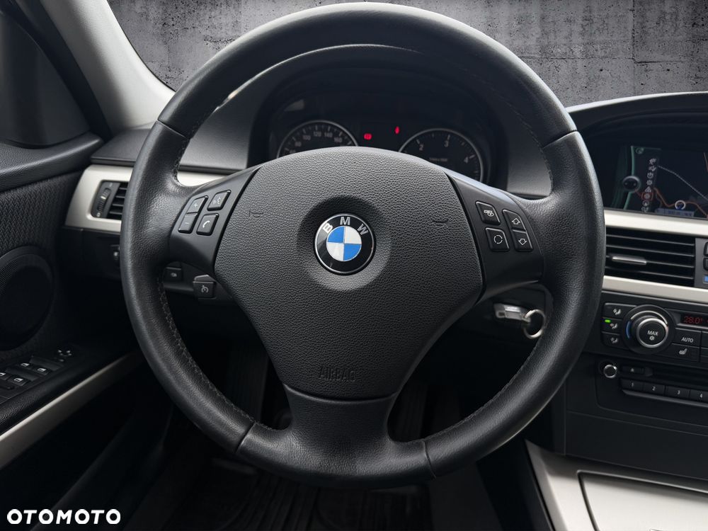 BMW Seria 3 318d DPF Edition Lifestyle - 14