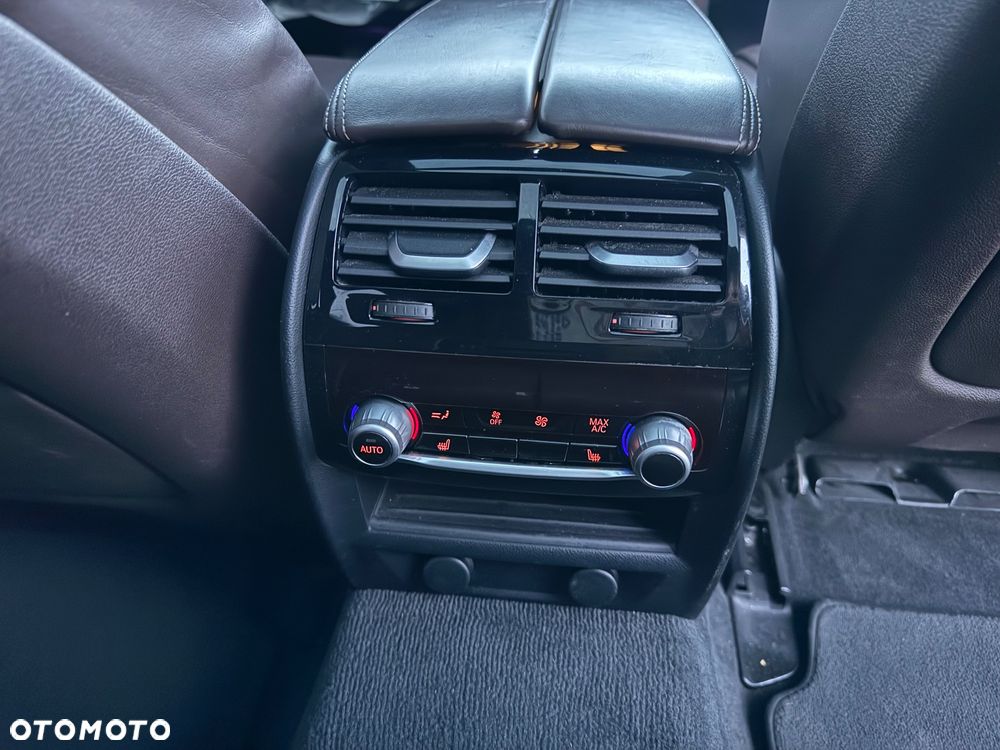 BMW Seria 5 540i xDrive Luxury Line sport - 11