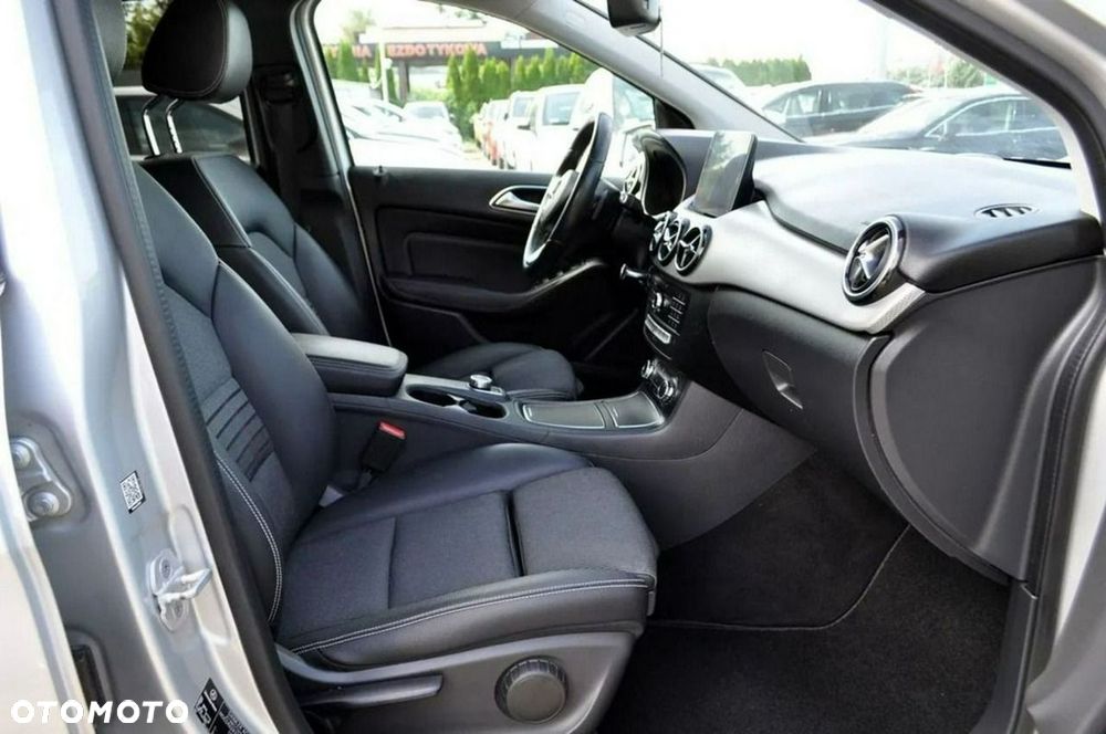 Mercedes-Benz Klasa B 200 7G-DCT UrbanStyle Edition - 19