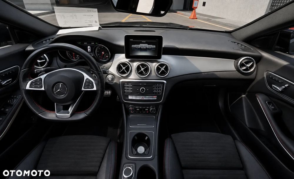 Mercedes-Benz CLA - 12
