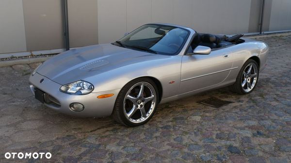 Jaguar XK8