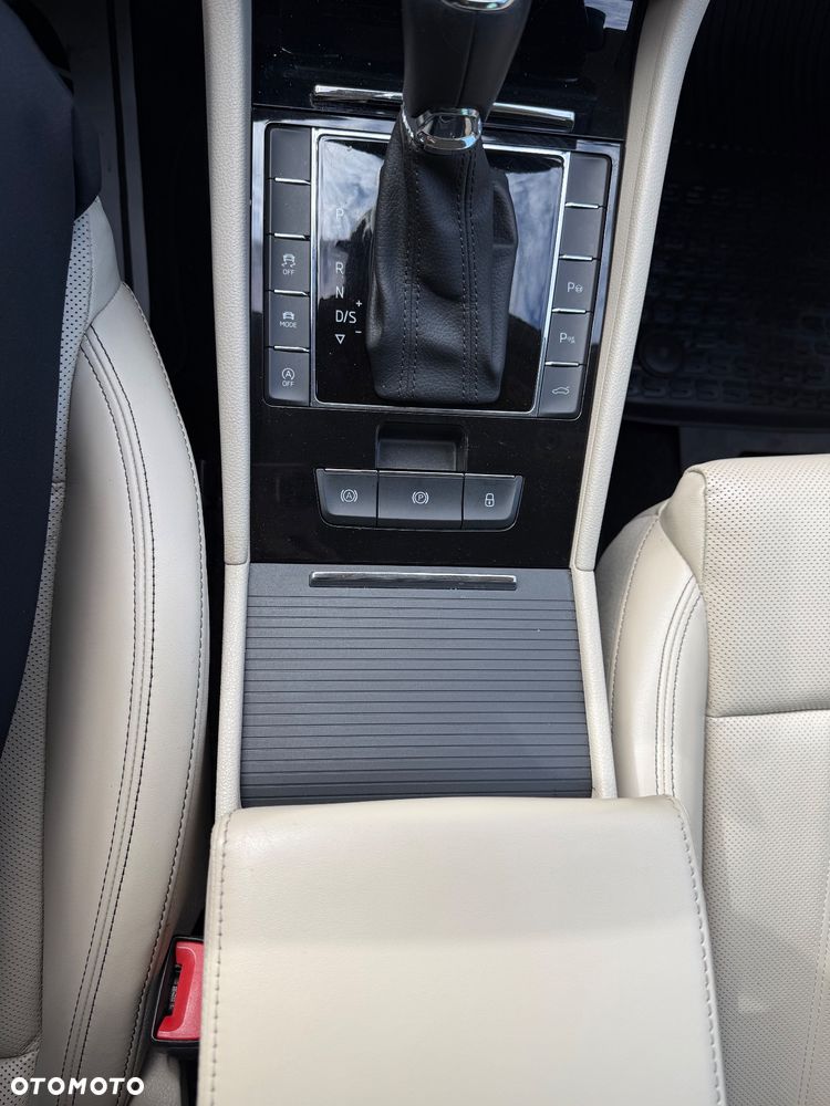 Skoda Superb 2.0 TSI L&K DSG - 30