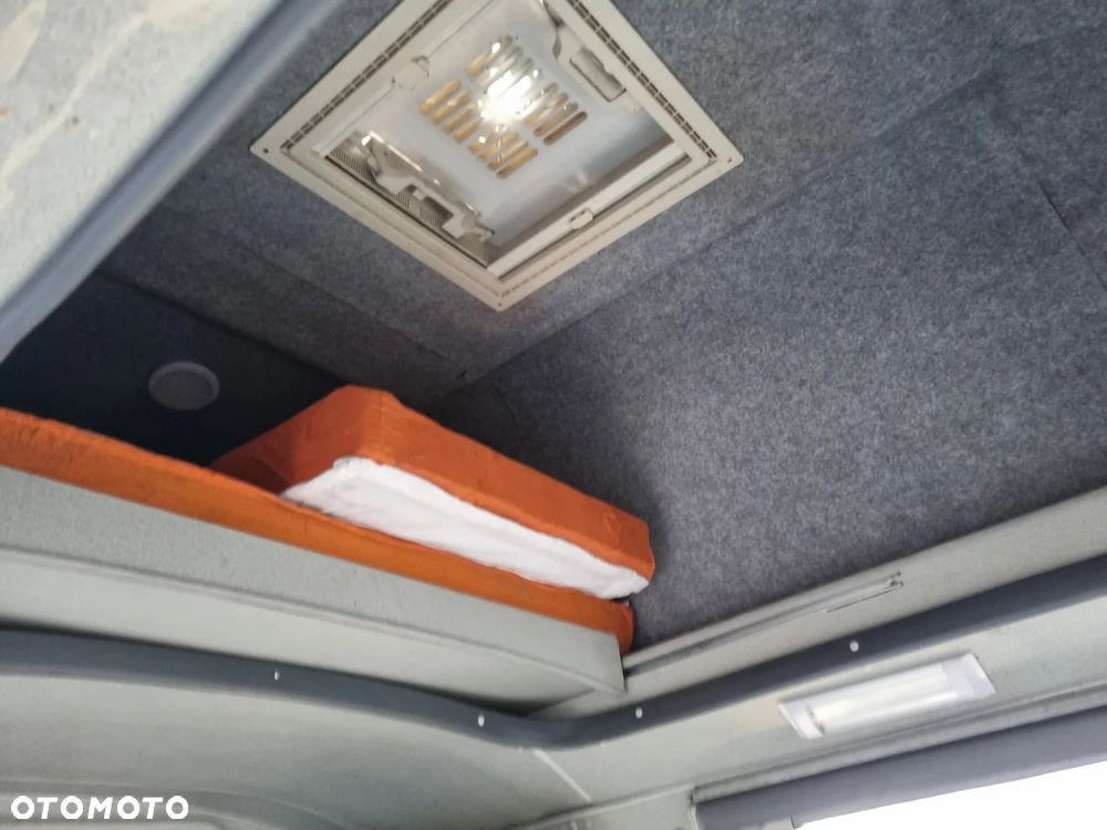 Volkswagen Transporter - 30