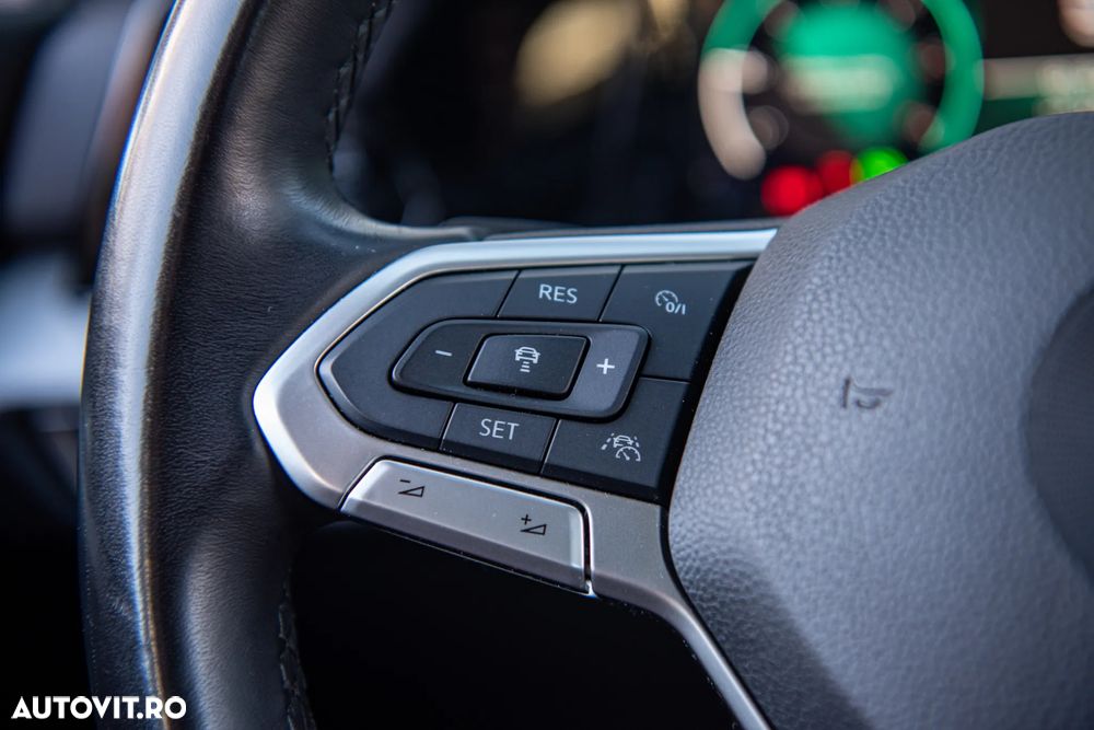 Volkswagen Golf Variant 2.0 TDI SCR DSG Life - 21