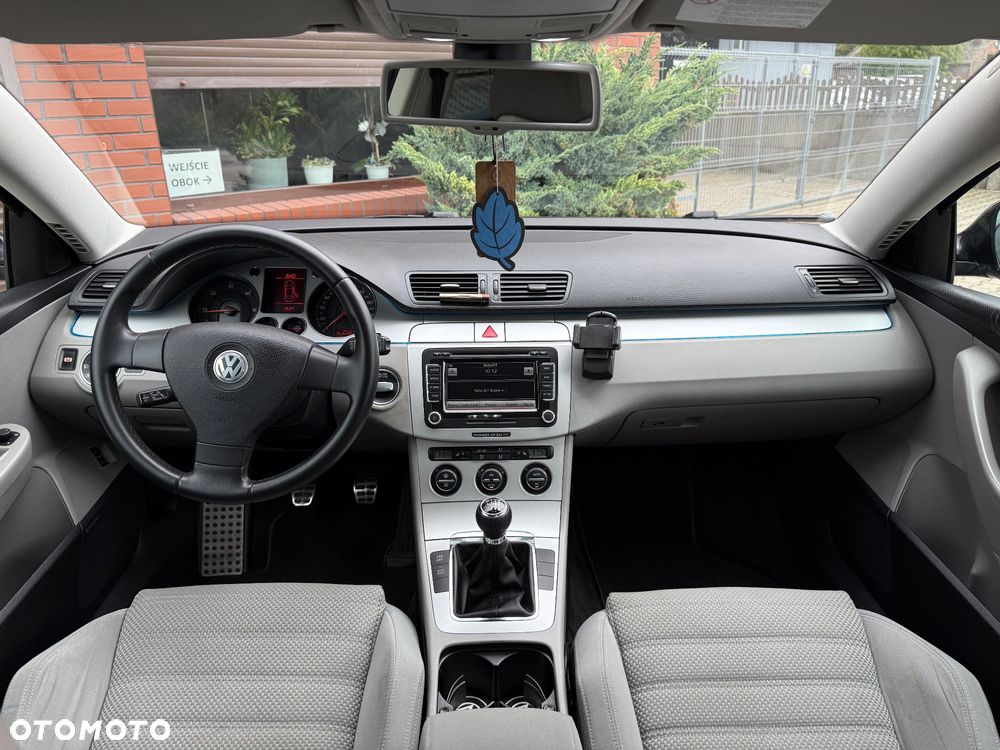 Volkswagen Passat 2.0 TDI DPF BlueMotion Technology Comfortline - 23