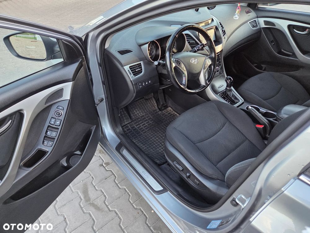 Hyundai Elantra 1.6 Comfort - 6