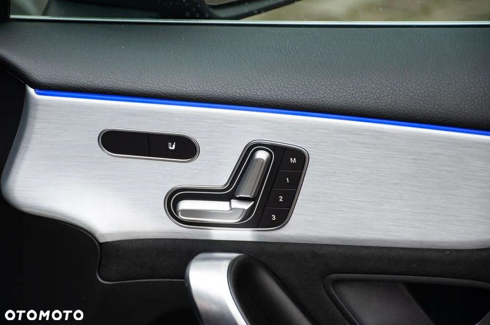 Mercedes-Benz Klasa A 180 d AMG Line 7G-DCT - 35