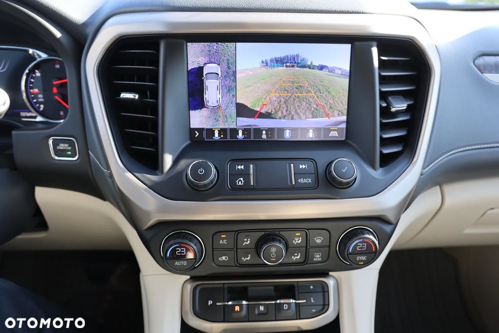 GMC Acadia - 38