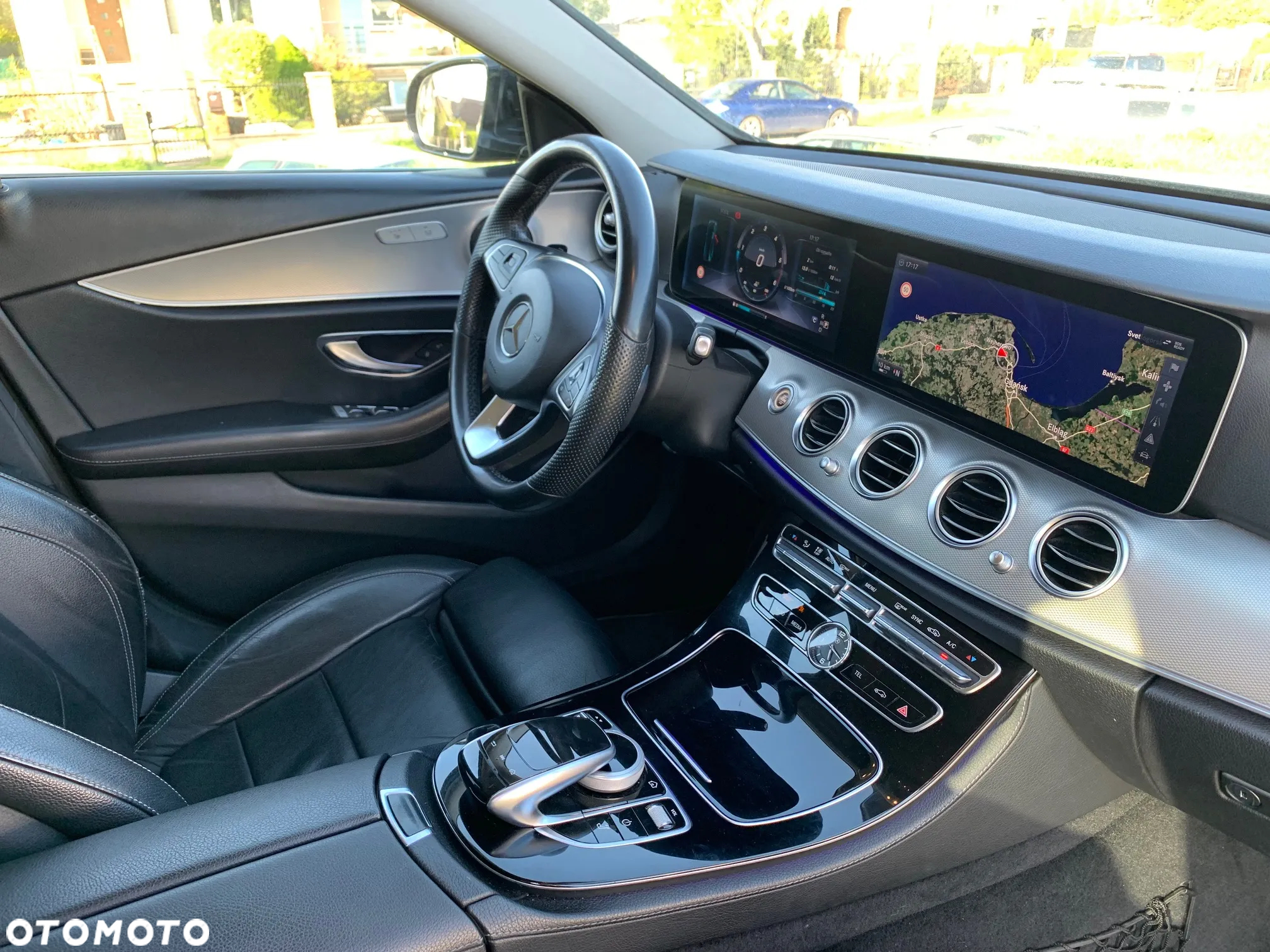 Mercedes-Benz Klasa E 220 d T 9G-TRONIC - 14