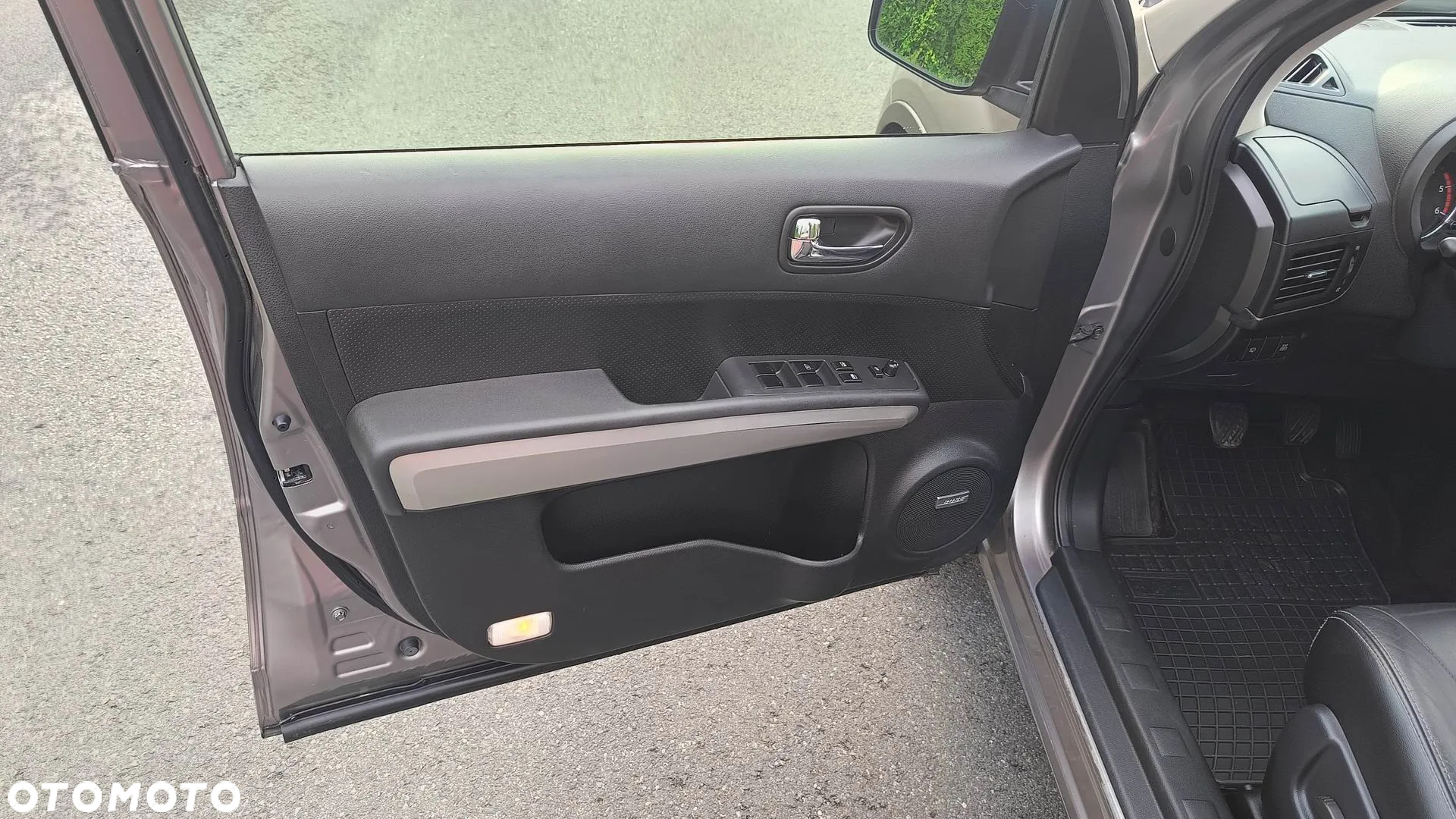 Nissan X-Trail 2.0 dCi 4x4 DPF Platinum - 35