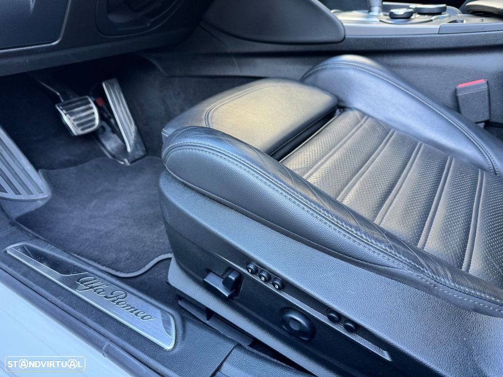 Alfa Romeo Giulia 2.2 D Veloce Q4 AT8 - 15