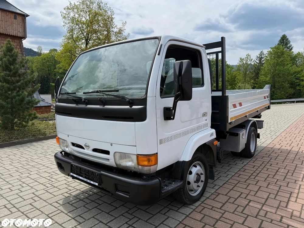 Nissan Cabstar - 1