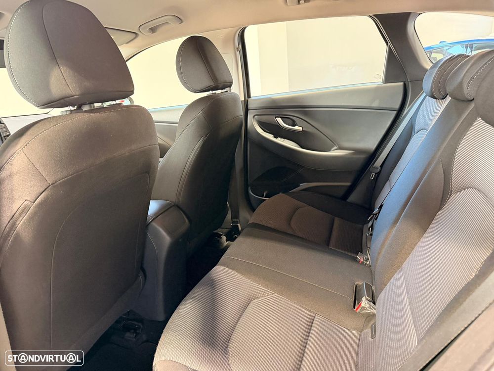 Hyundai i30 1.6 CRDI Comfort+Navi - 23