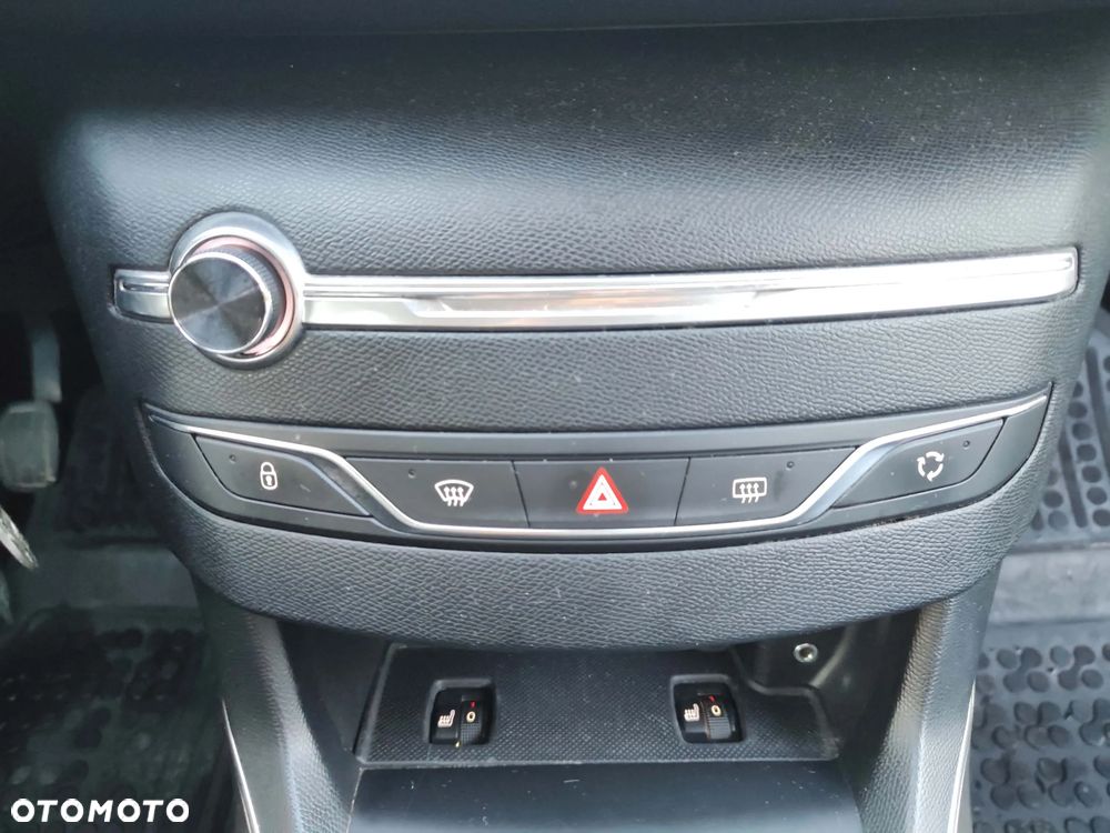 Peugeot 308 2.0 Blue HDi Allure S&S - 8