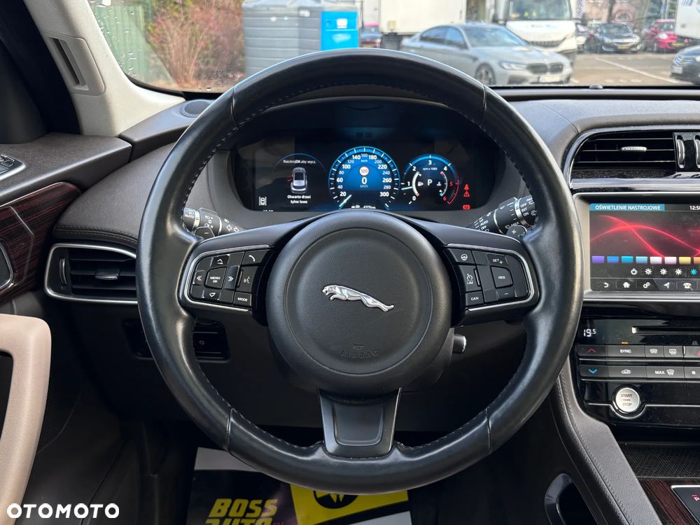 Jaguar F-Pace - 14