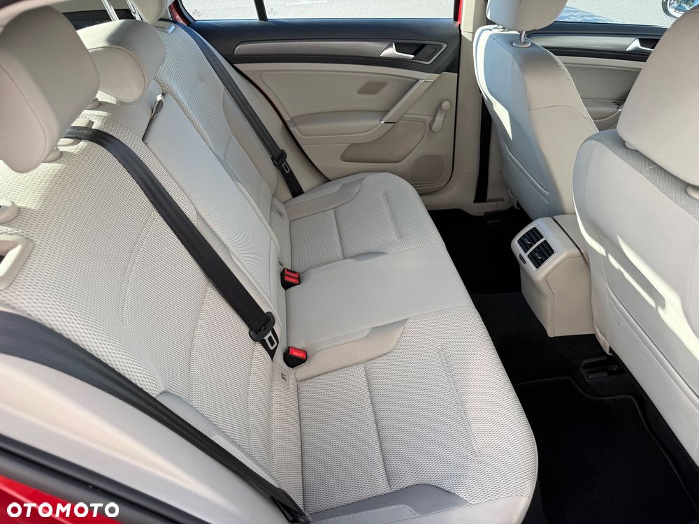 Volkswagen Golf - 24