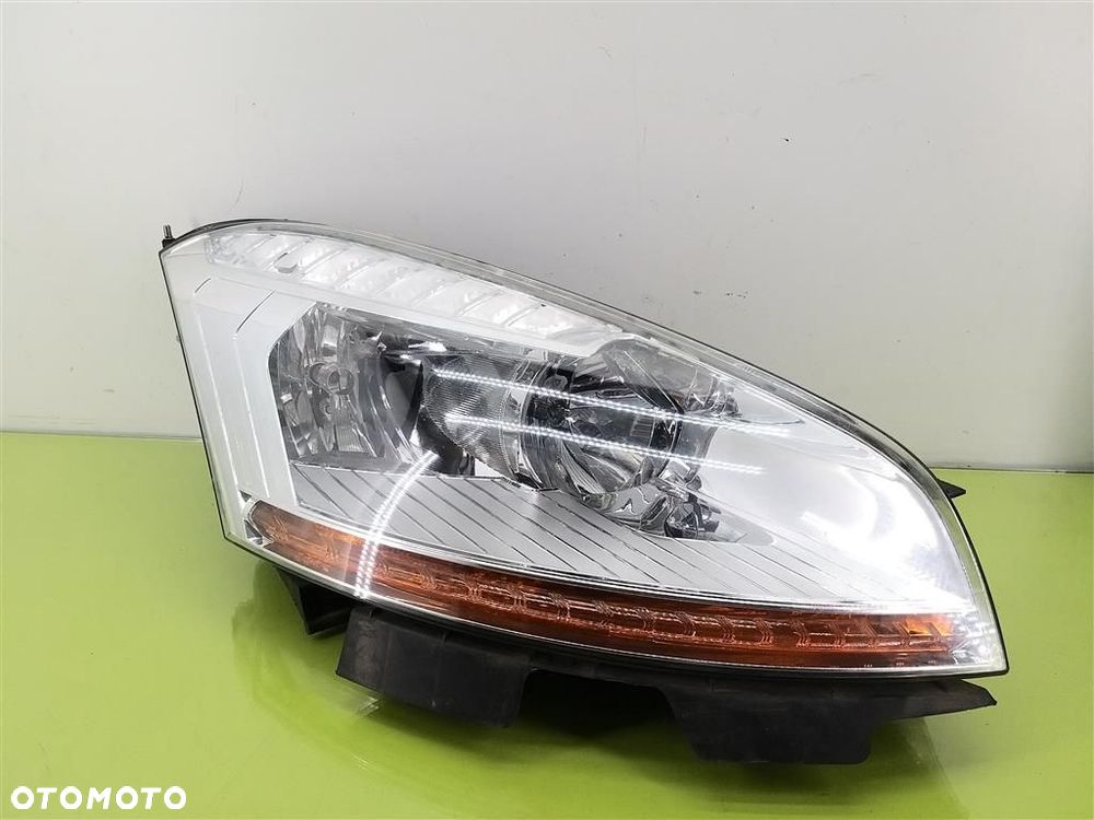 Reflektor lampa przód prawa Citroen C4 Picasso  2006-2013r CZARNY 085521125 - 1
