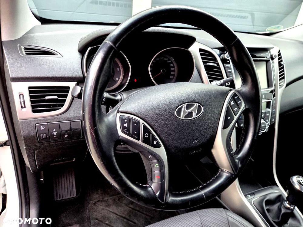 Hyundai i30 - 24