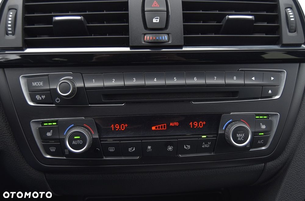 BMW Seria 3 320d xDrive Sport-Aut Sport Line - 37