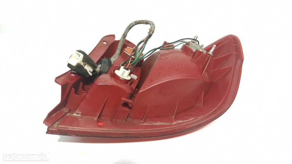 FAROLIM TRASEIRO ESQUERDO HYUNDAI GETZ (TB) 1.1 BáSICO - 4