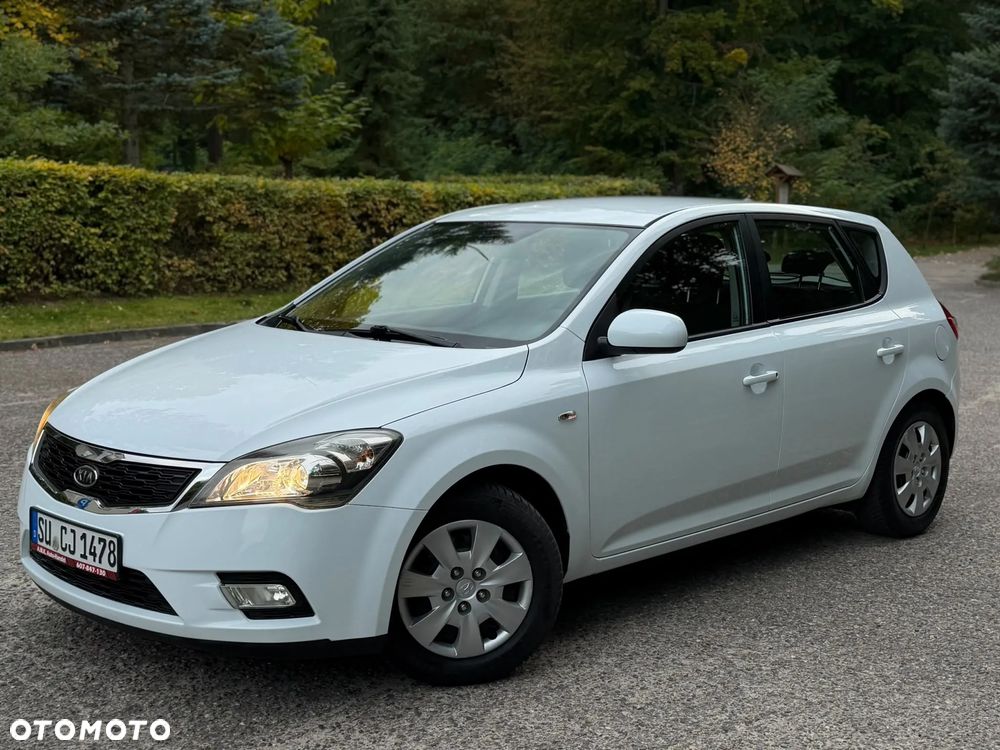 Kia Ceed 2011 photo 3