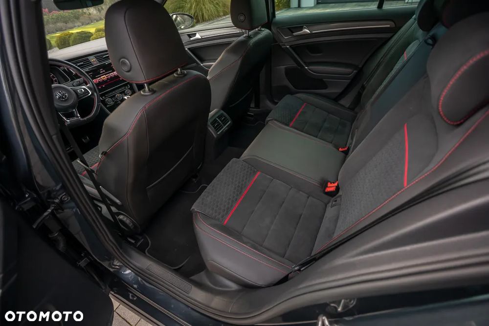 Volkswagen Golf - 20