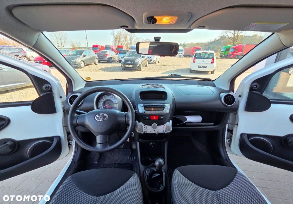 Toyota Aygo - 10