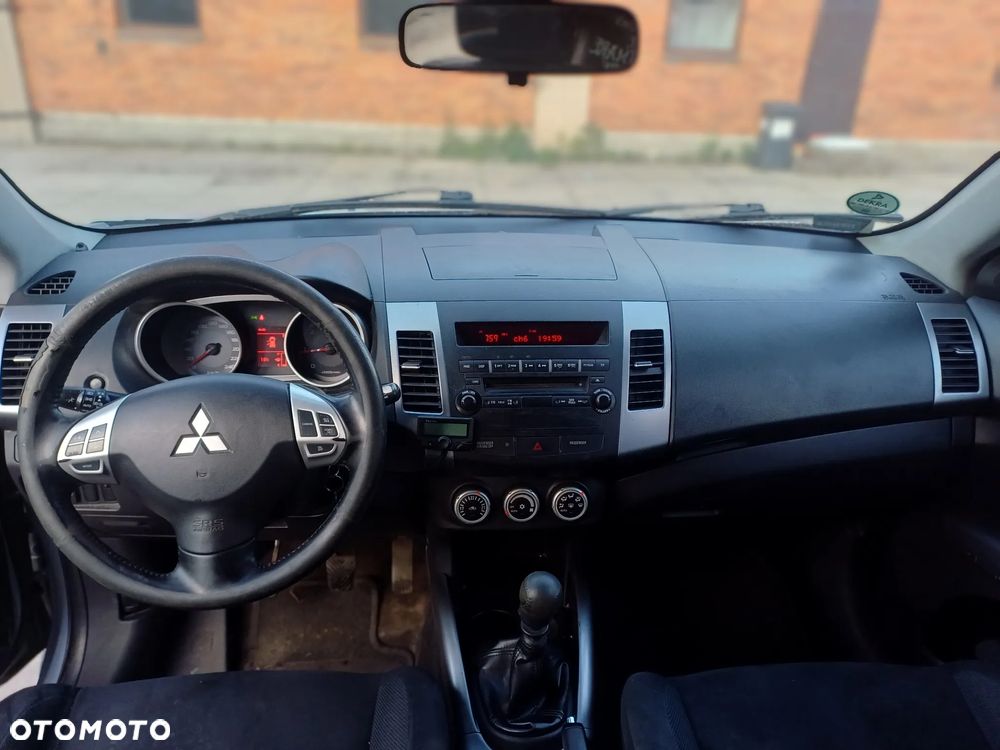 Mitsubishi Outlander 2.0 DID Instyle - 10